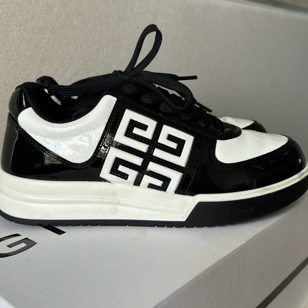 Givenchy G4 black and white patent leather shoes